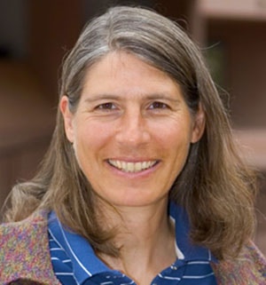 Portrait photo of Clara Deser