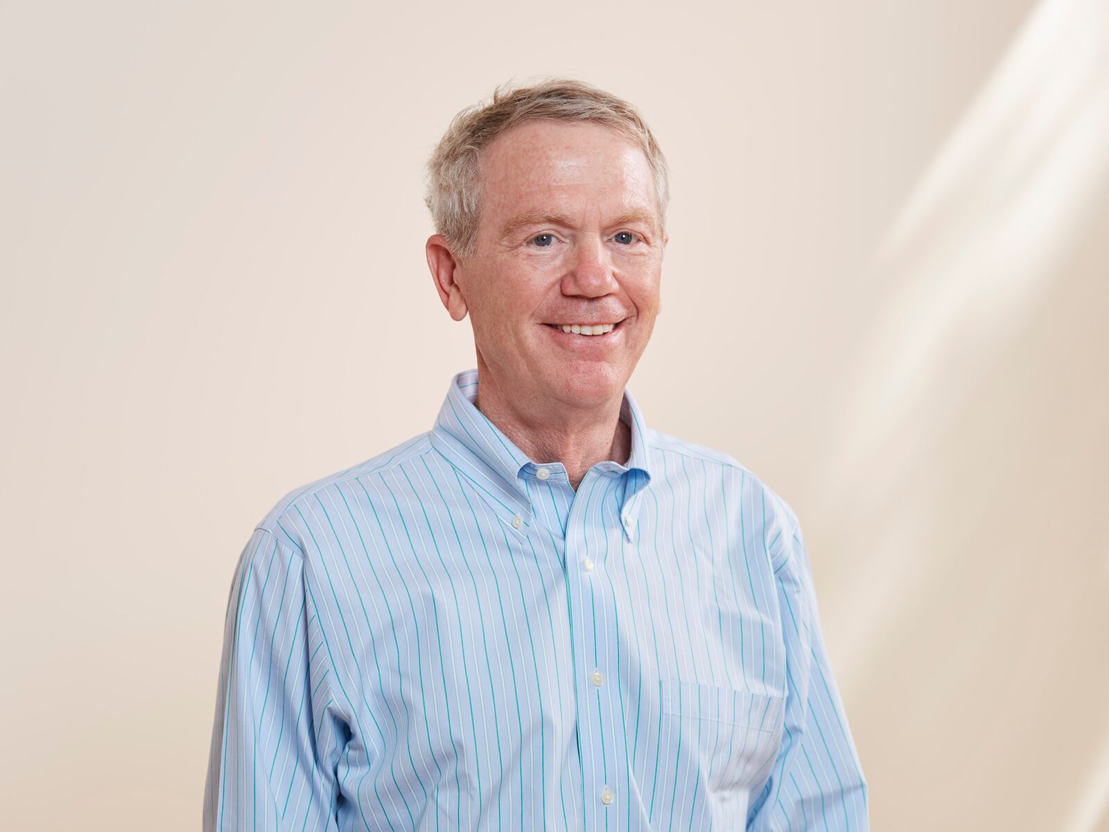 Portrait photo of Bob Kirshner