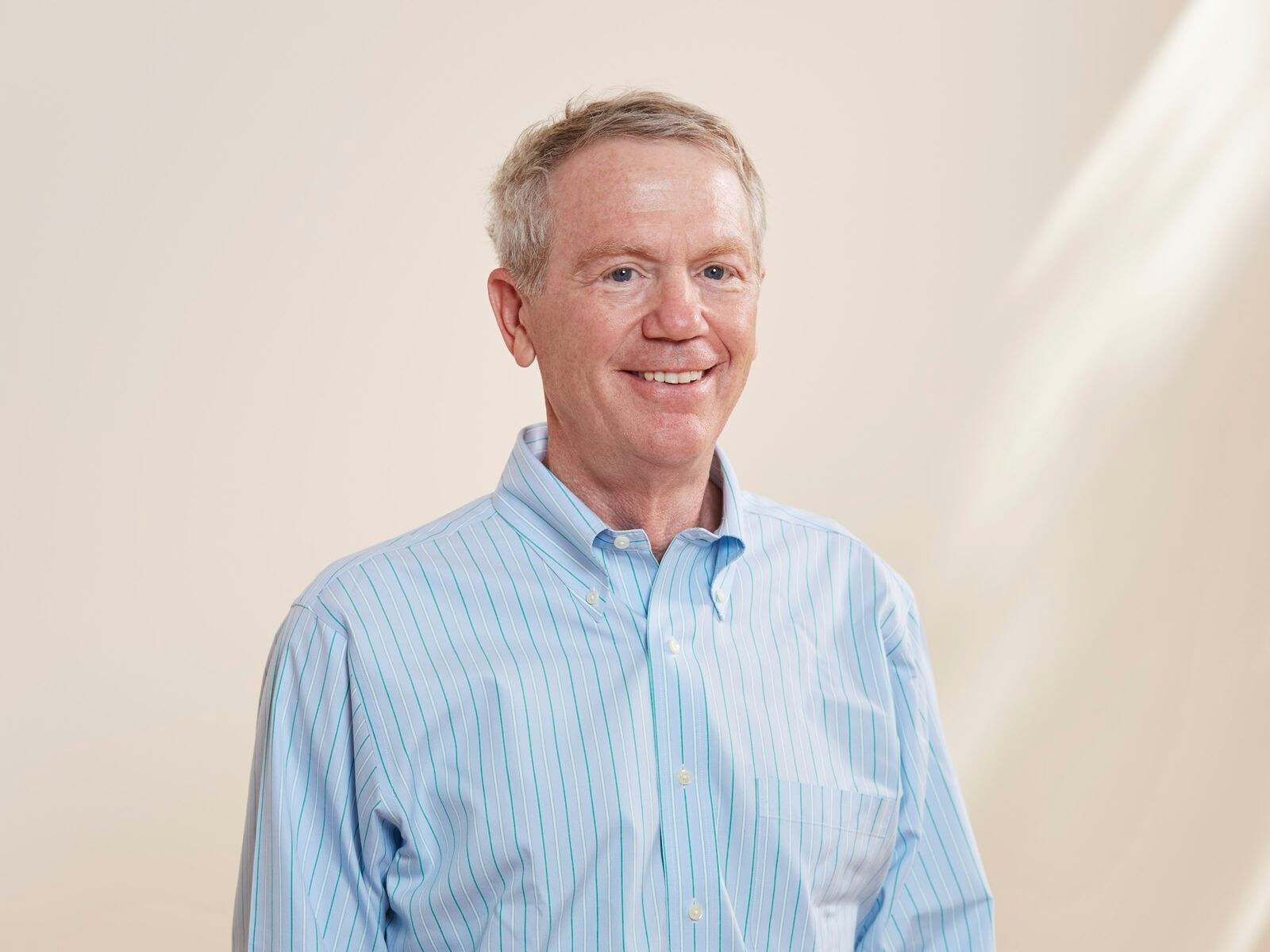 Portrait photo of Bob Kirshner