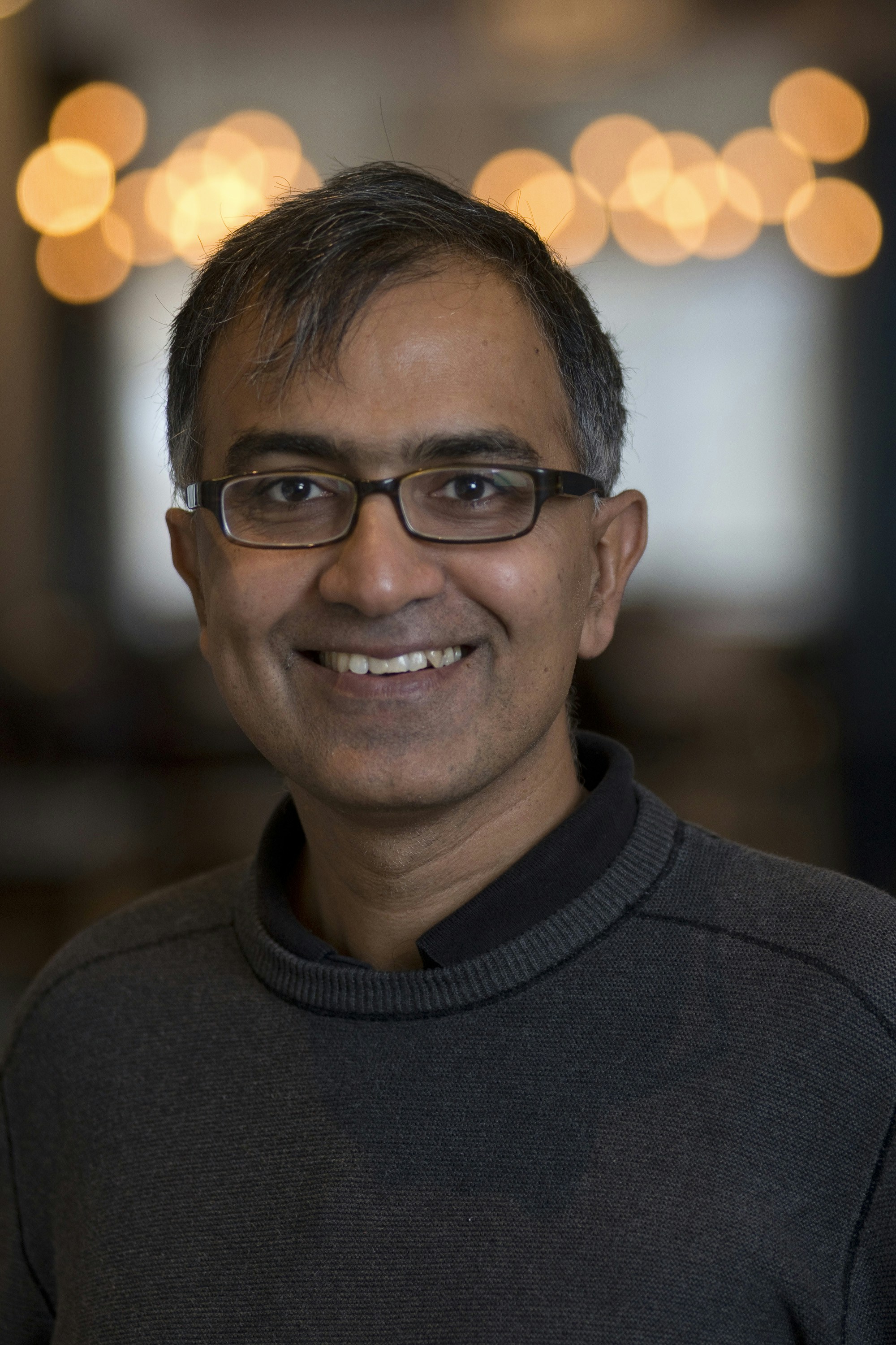 Portrait photo of Sanjeev Arora