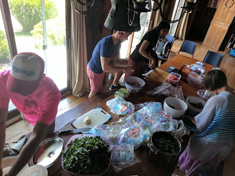 Students preparing dinner at the MCN course