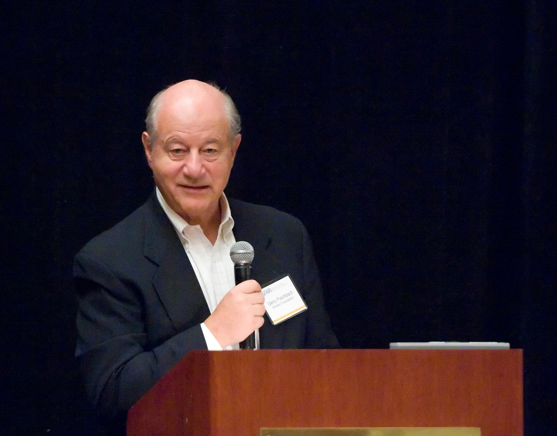 Gerald Fishcbach at the podium