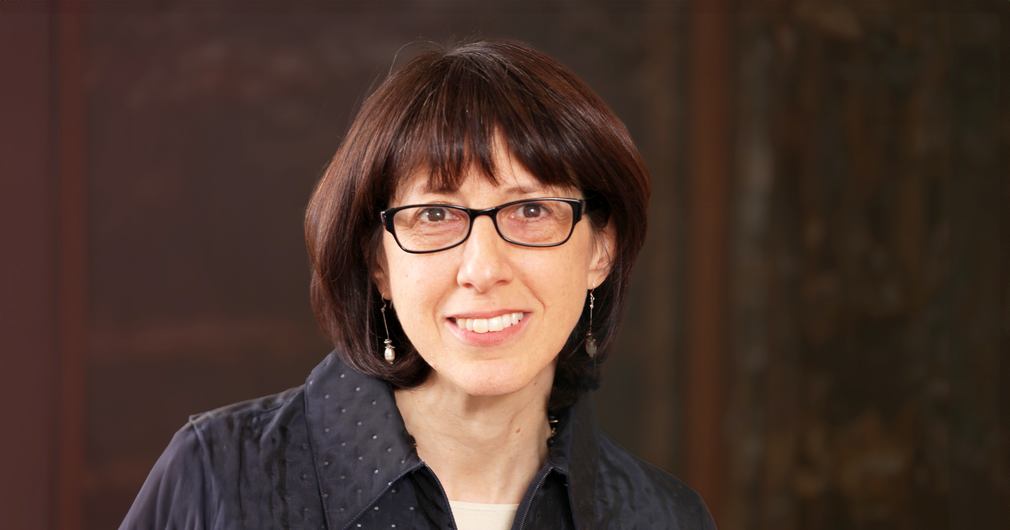 Ellen Taus headshot.