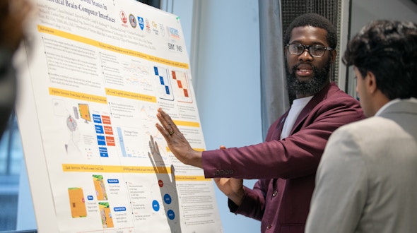 Aniaba N'Guessan presenting his poster at the SURFiN Symposium 2025.