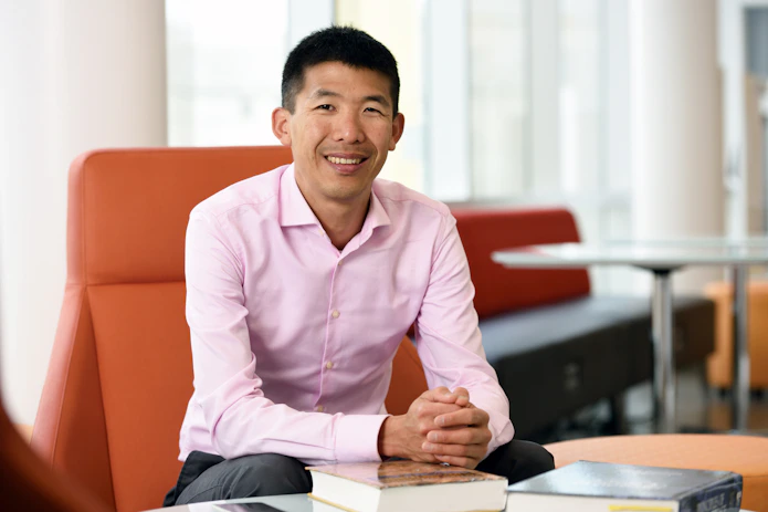 Portrait of Global Brain Investigator Byron Yu.