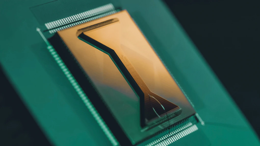 A close-up photo of the H2 chip, which is green and gold.