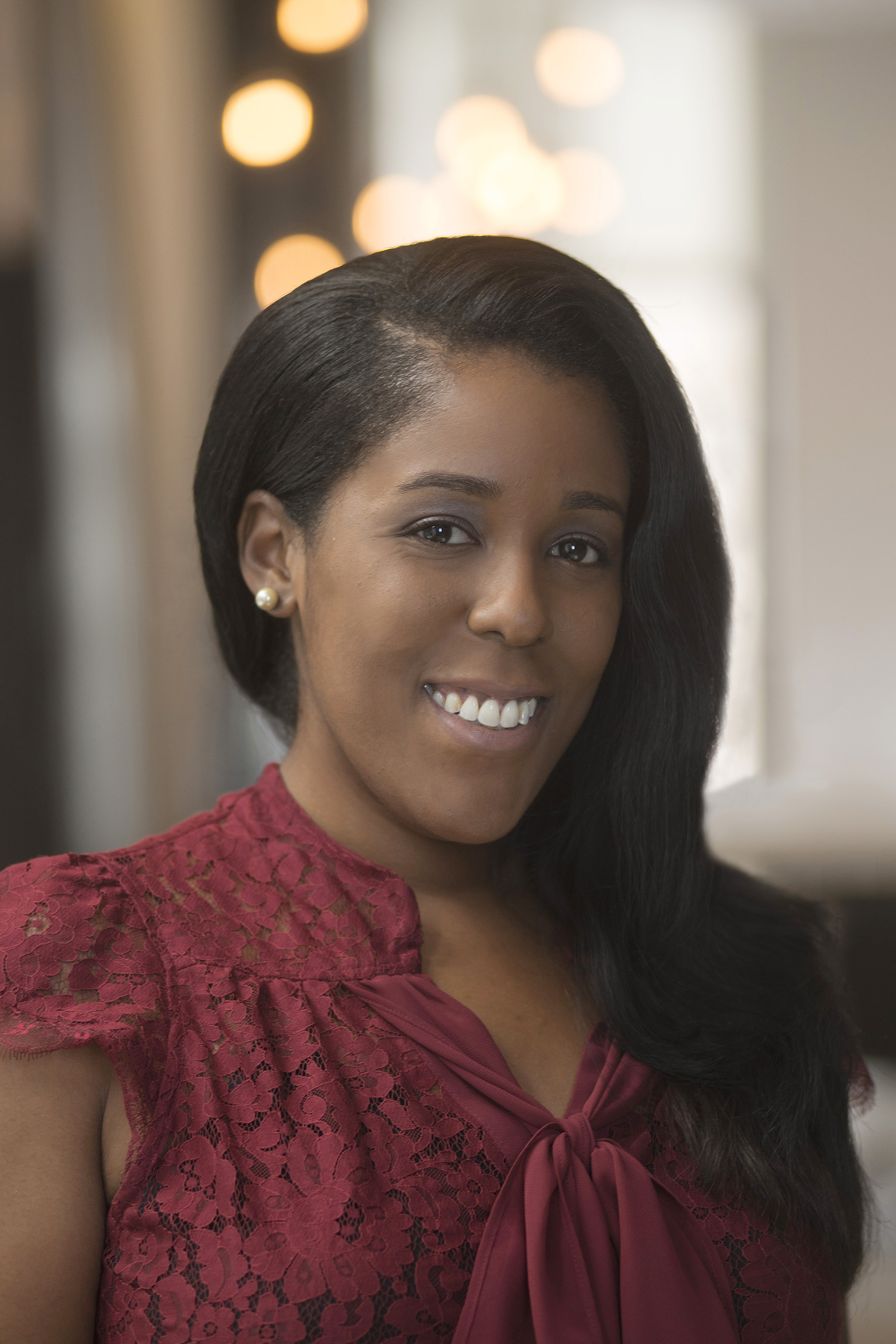 Headshot of SFARI Senior Executive Assistant/Administrative Manager Tammi Fumberi.