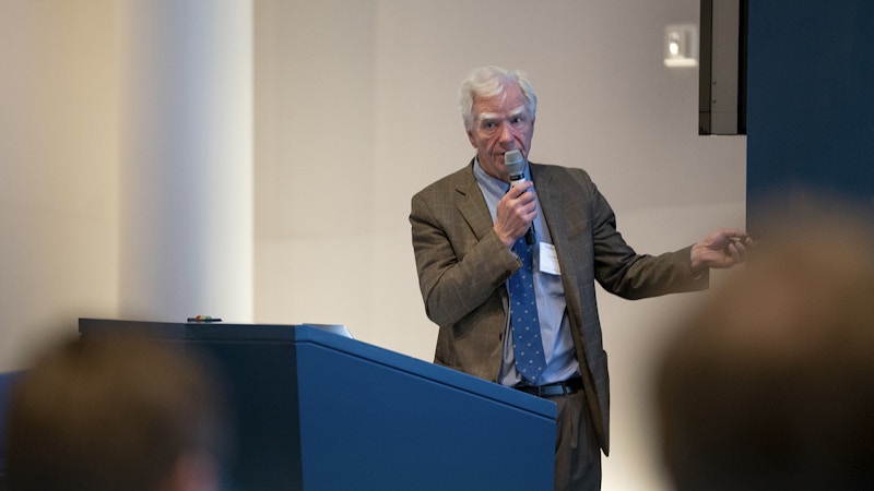 SFARI director Louis Reichardt welcomes attendees.