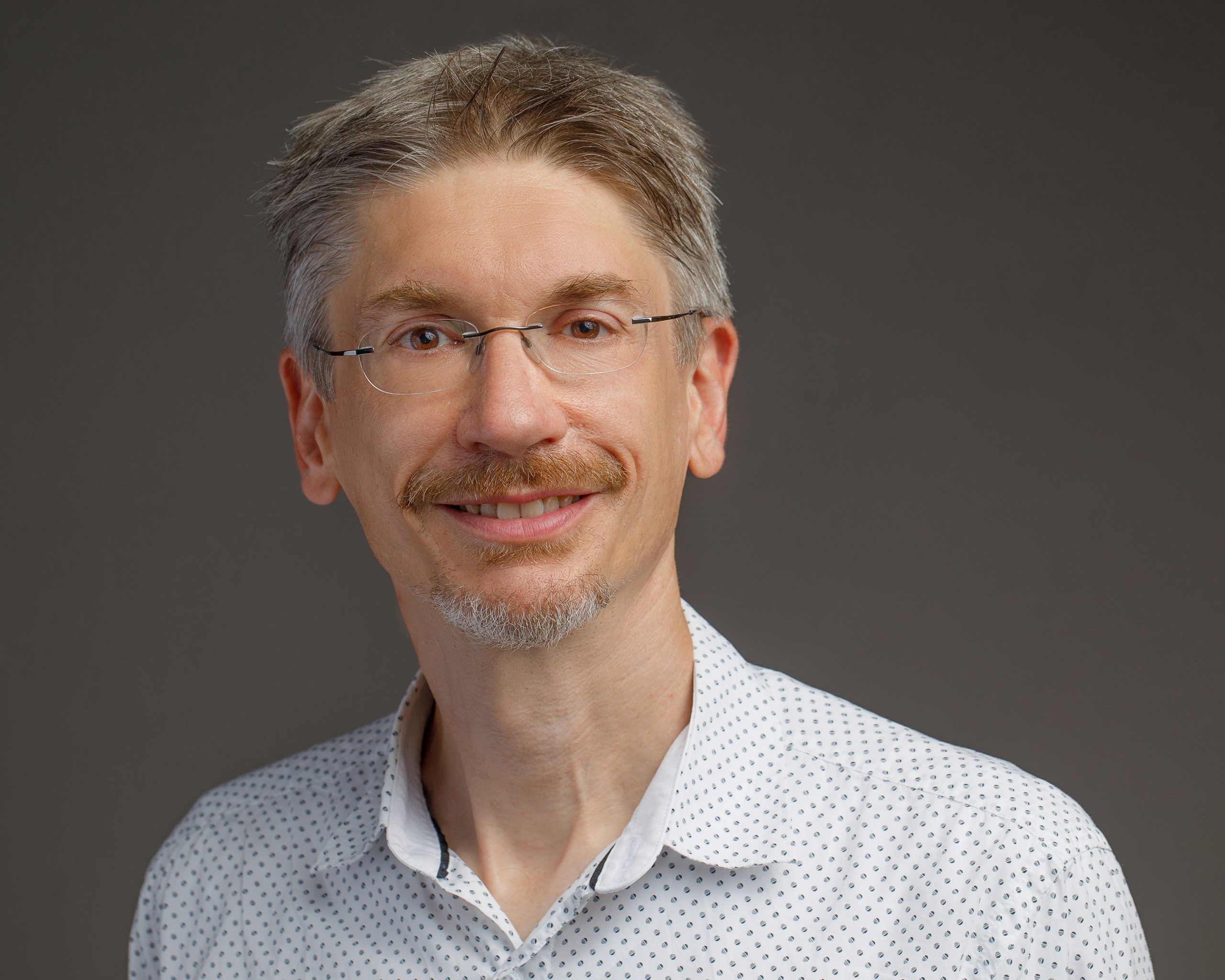 Thomas Biederer headshot.