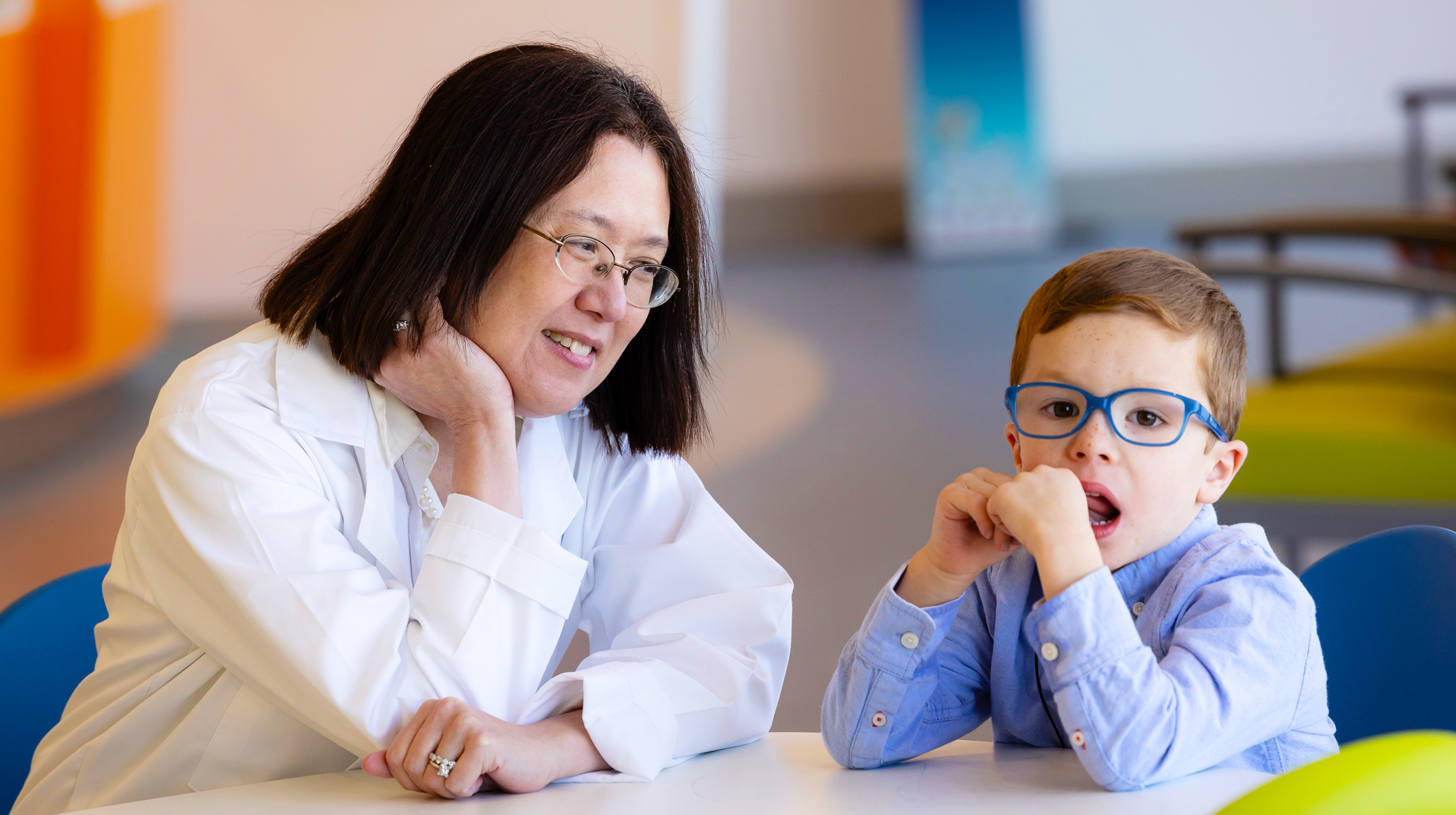 Simons Searchlight Principal Investigator Wendy Chung of Boston Children’s Hospital meets with a participant.
